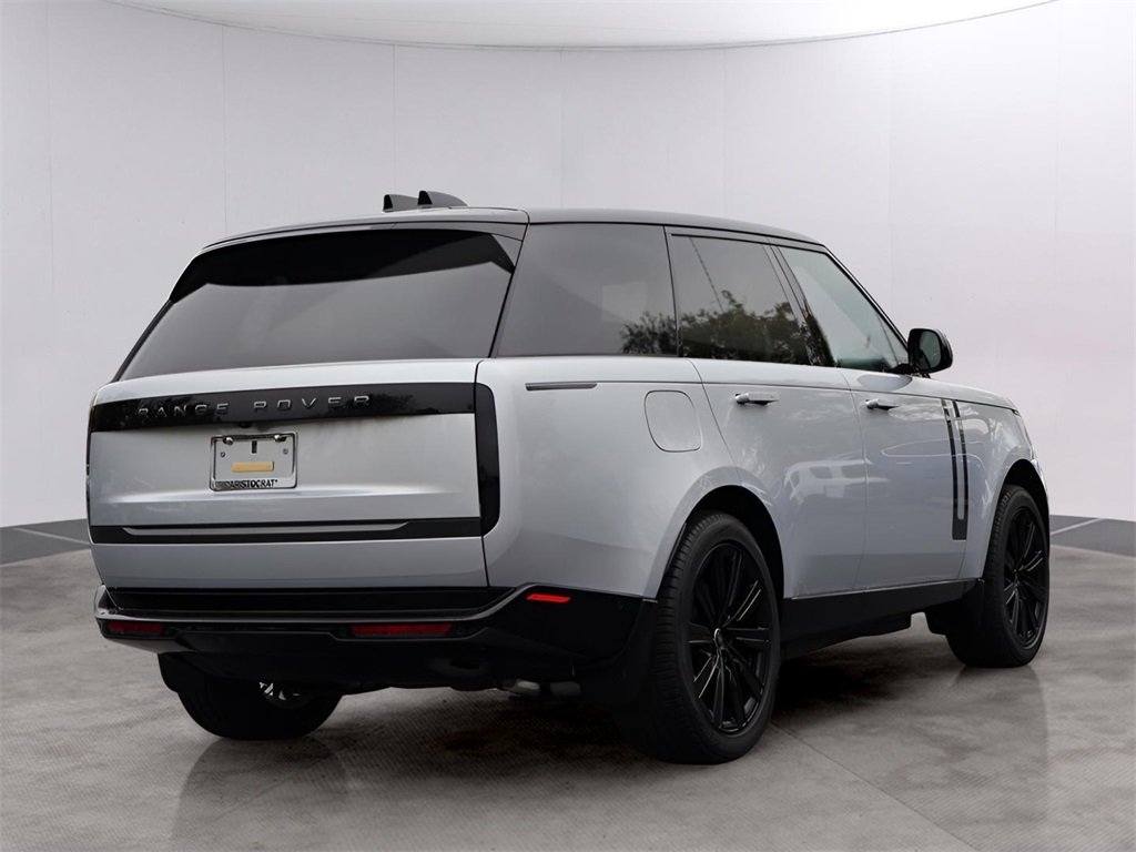 2025 Land Rover Range Rover SE photo 2