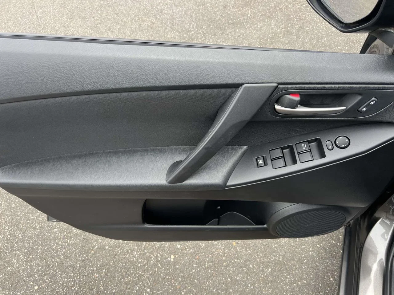 Used 2012 Graphite Mica Mazda i Touring image 20