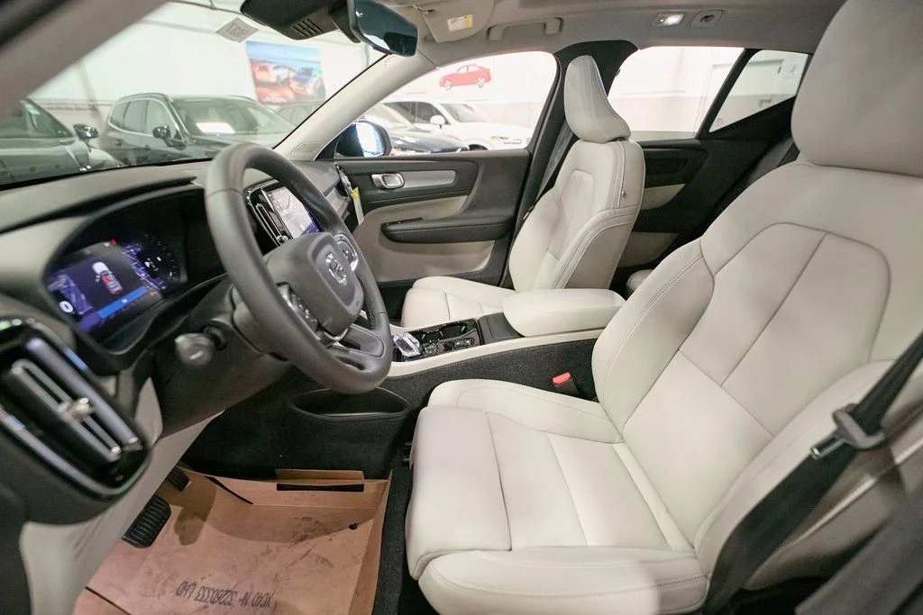 2026 Volvo XC40 Plus - Photo 11