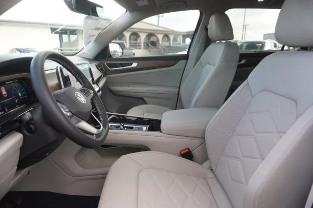 New 2026 Pure Gray Volkswagen 2.0T SE w/Technology image 18