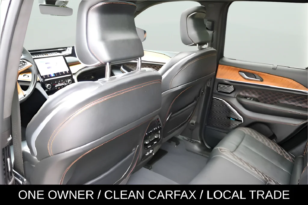 Used 2023  Jeep Summit Reserve image 41