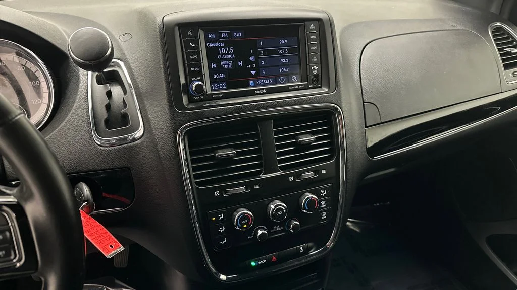 Used 2019 Silver Dodge SE image 13