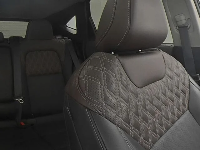Used 2025 Silver Nissan Platinum image 33