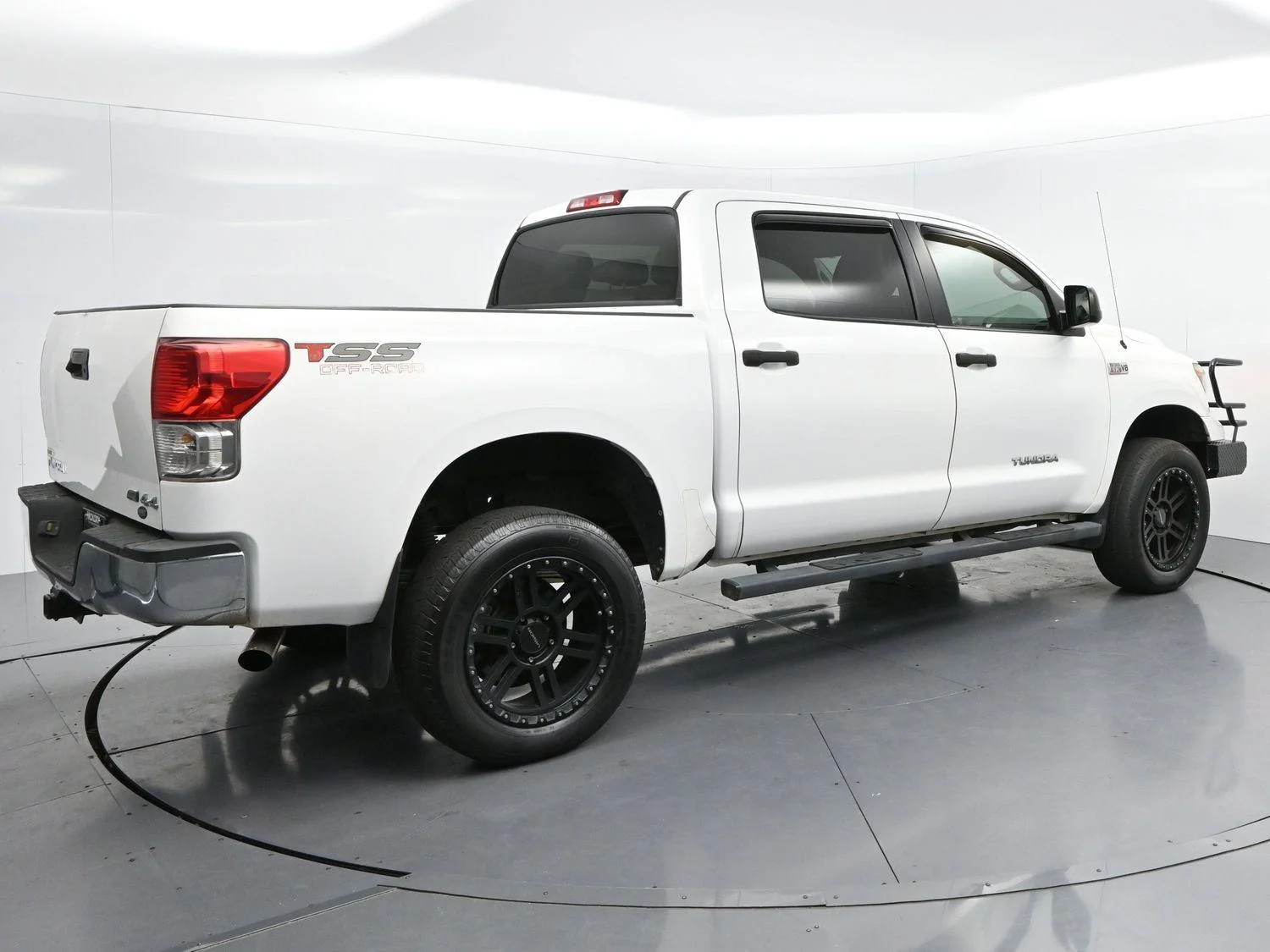 Used 2013 Super White Toyota Grade image 7