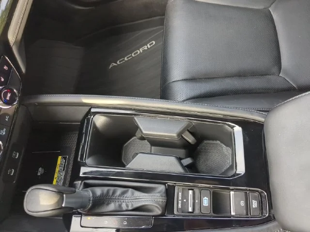 Used 2025 Urban Gray Pearl Honda Touring image 16