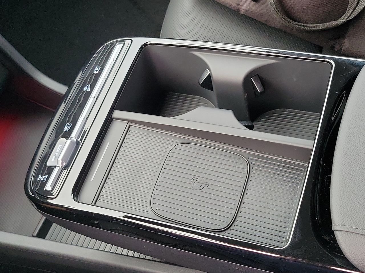 New 2026 Shimmering Silver Hyundai SEL Convenience image 14