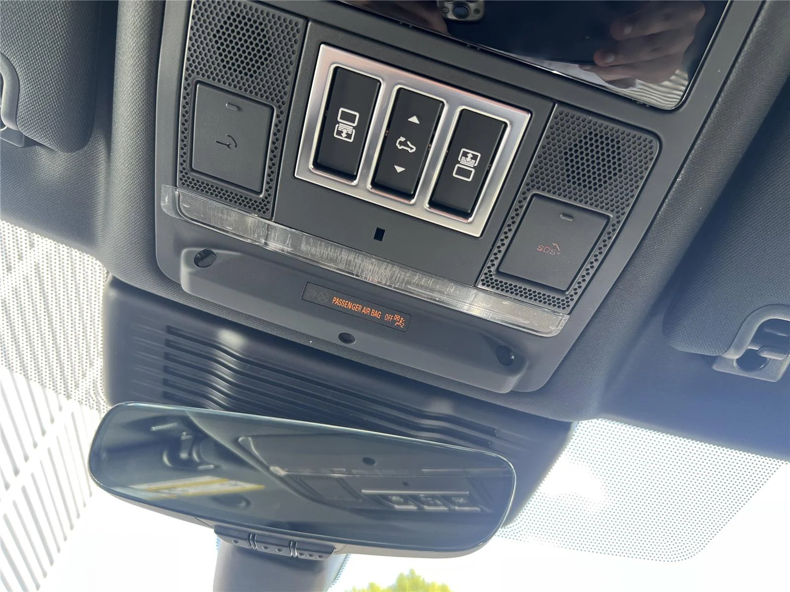 Used 2025 Eiger Grey Land Rover S image 23