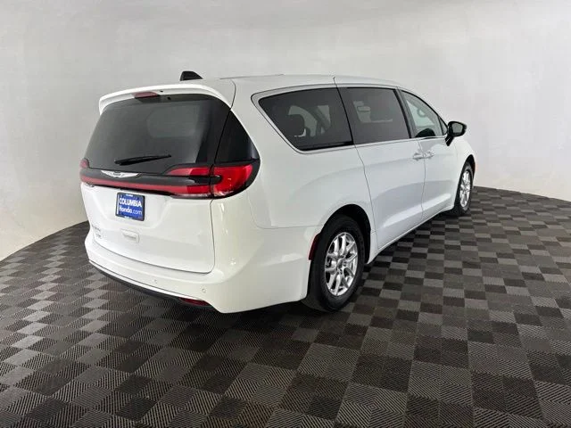 Used 2024 White Chrysler Touring L image 6