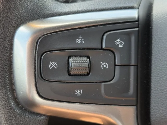 Used 2022 Red Chevrolet Custom image 21