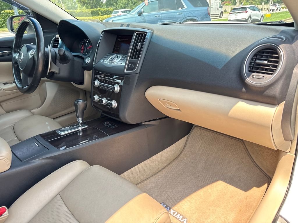 Used 2013 Pearl White Nissan 3.5 SV image 23