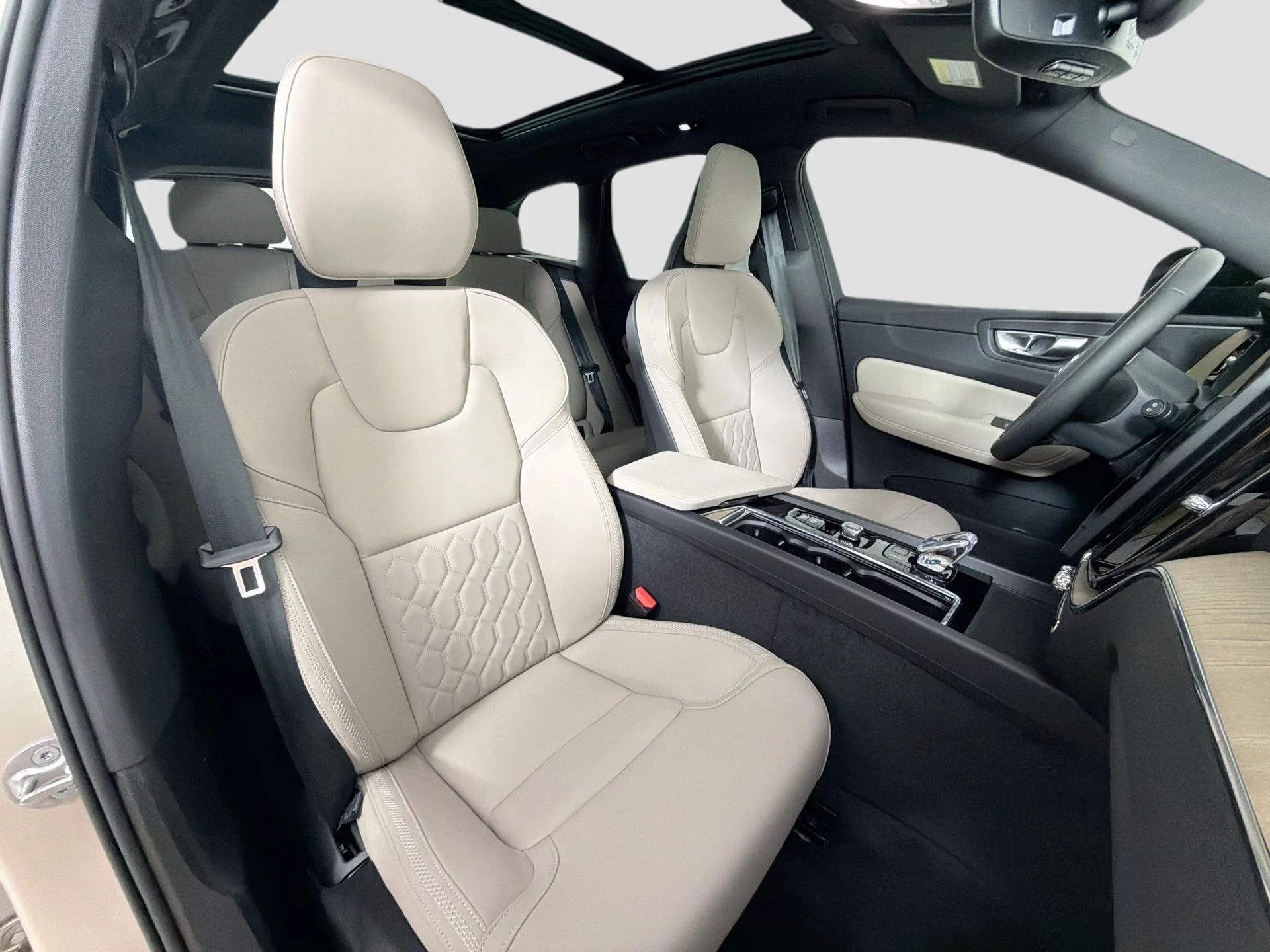 New 2026 Bright Dusk Volvo Plus image 28