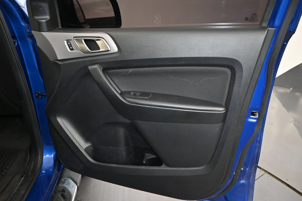 Used 2019 Lightning Blue Metallic Ford XLT image 17