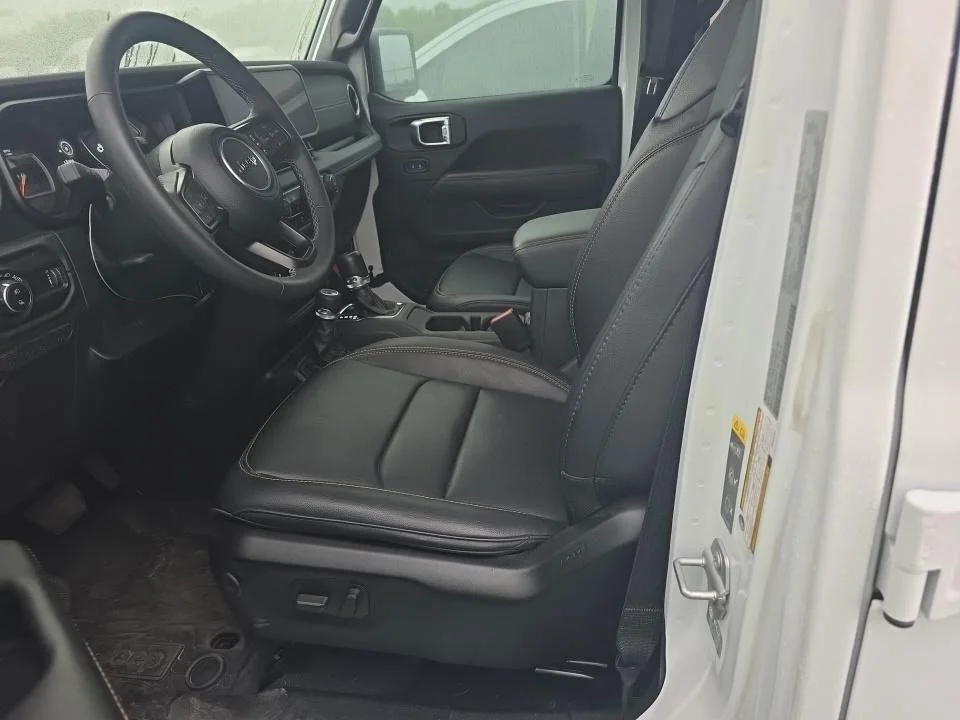 Used 2025 White Jeep High Tide image 7