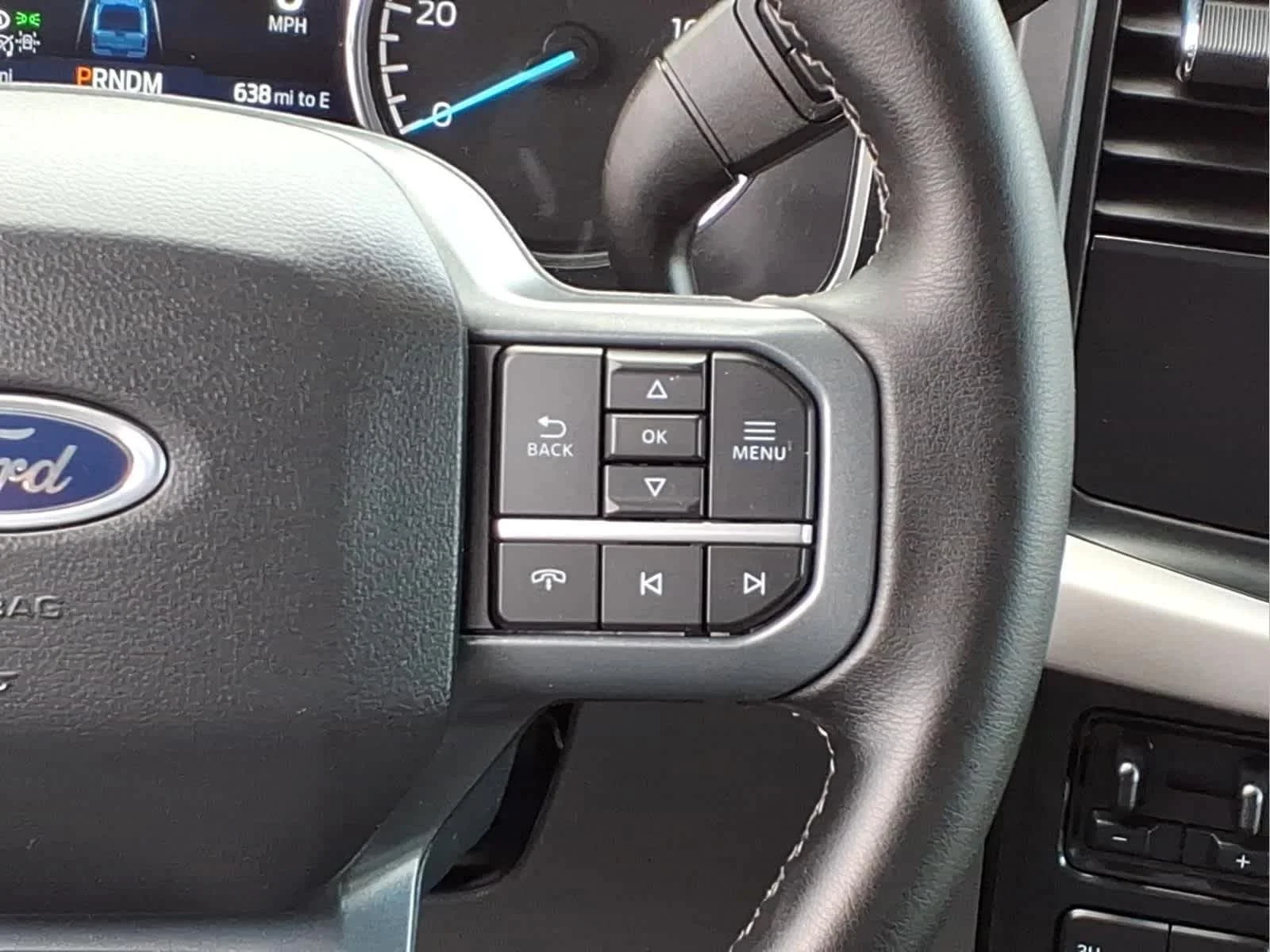 Used 2023 Avalanche Gray Ford XLT image 22