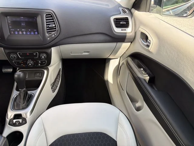 Used 2019 Blue Jeep Latitude image 17
