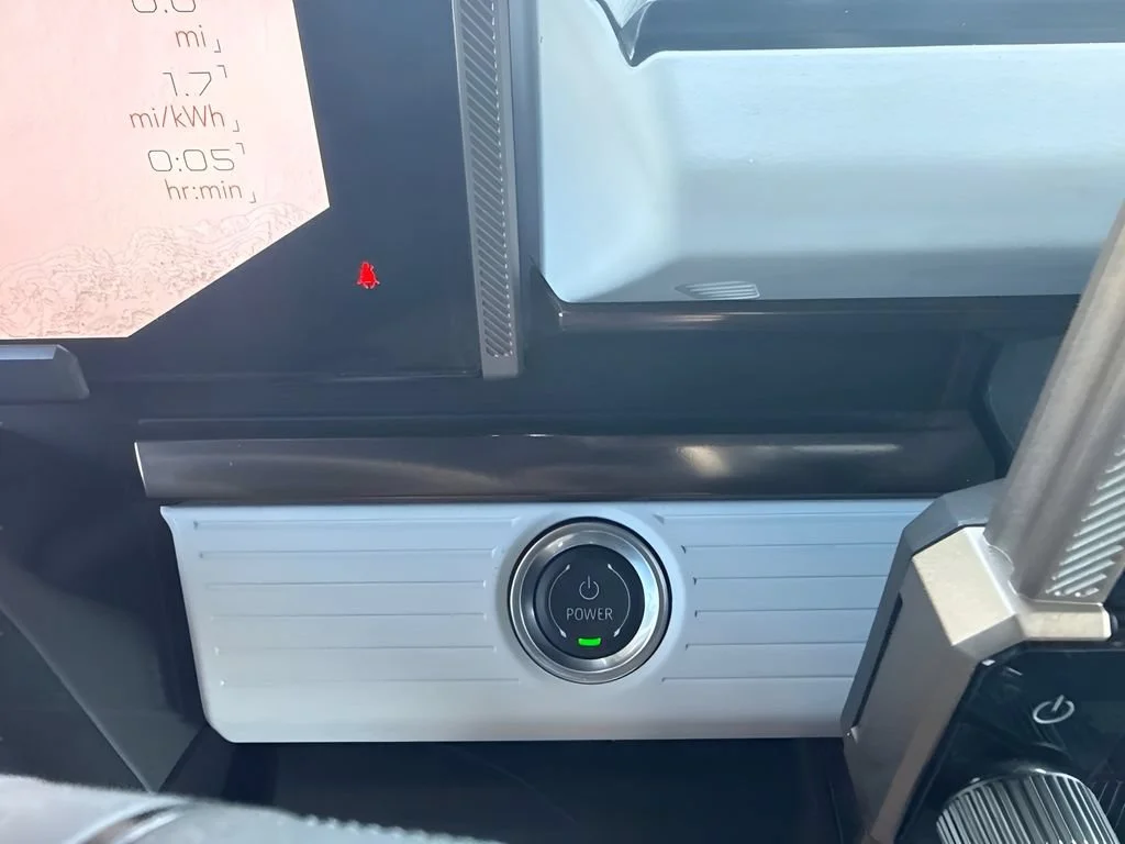 Used 2025 Interstellar White GMC 2X image 25