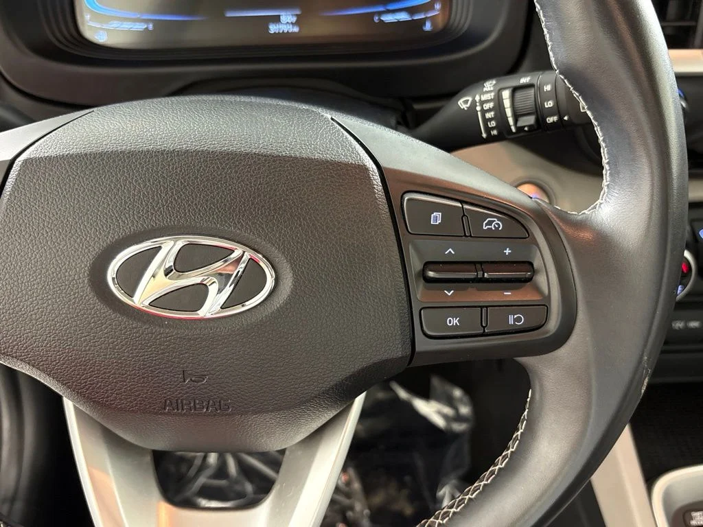 Used 2025 Black Hyundai SEL image 29