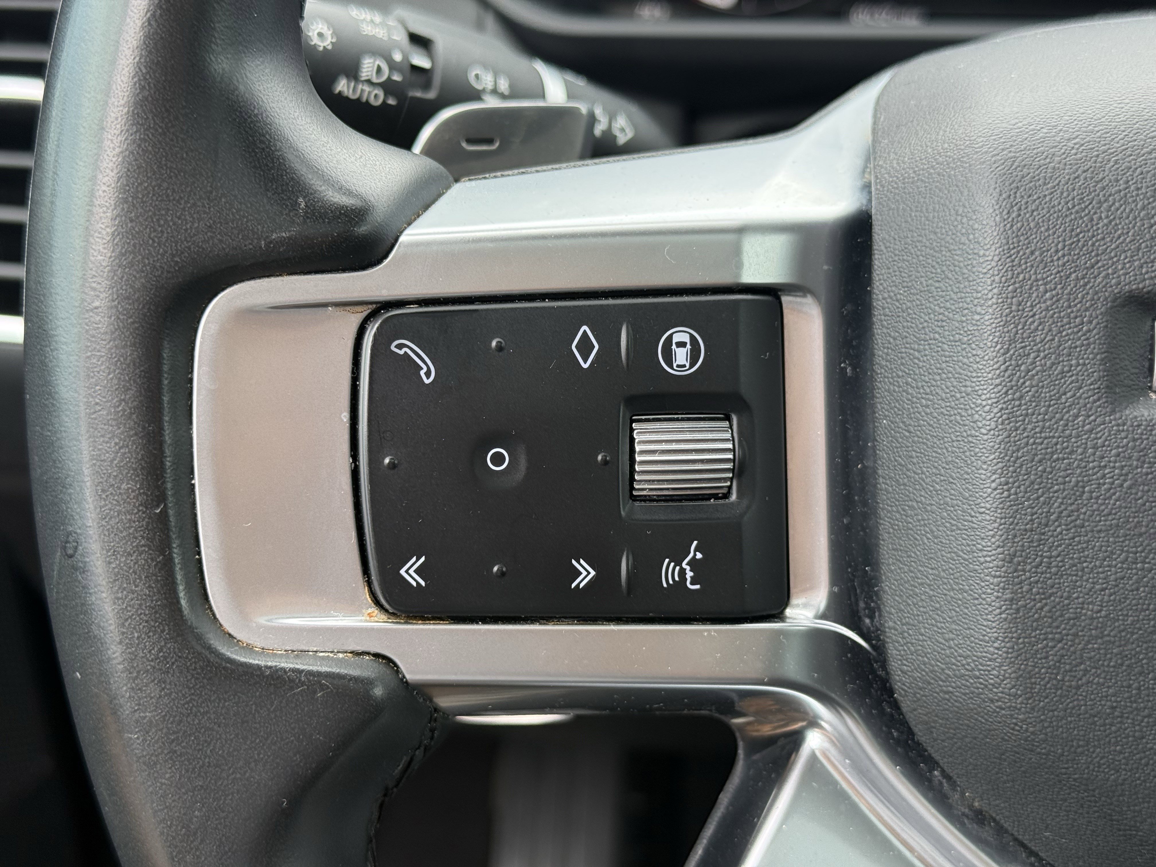 Used 2024 Black Land Rover S image 15