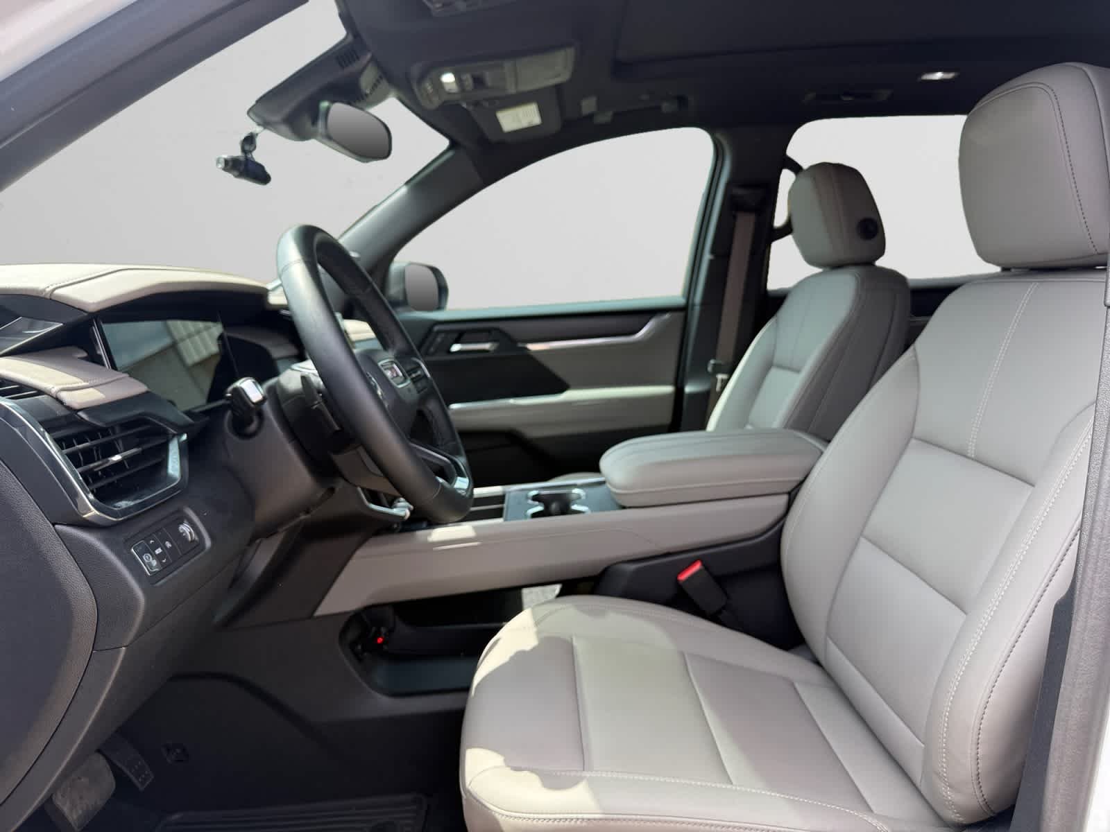 Used 2025 White Frost Tricoat GMC Elevation image 9