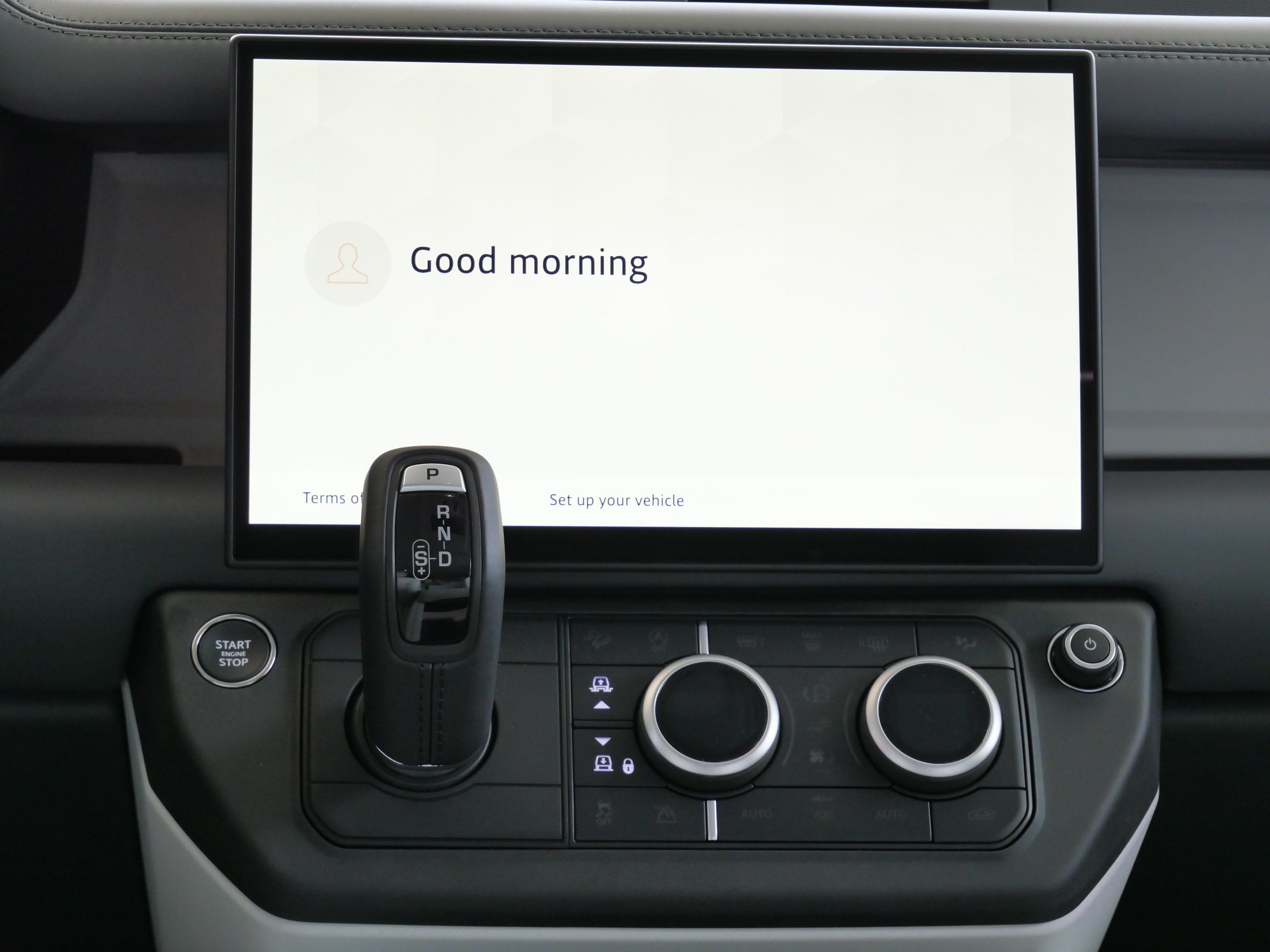 New 2026 Woolstone Green Land Rover X-Dynamic SE image 10