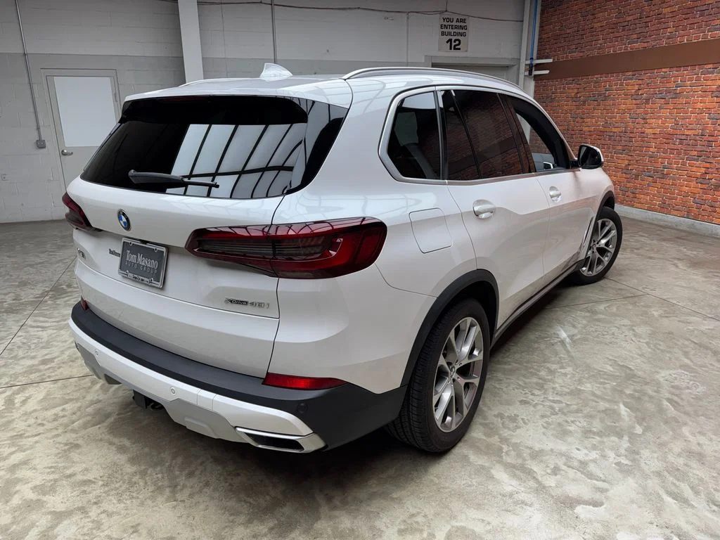 Used 2022 White BMW xDrive40i image 5