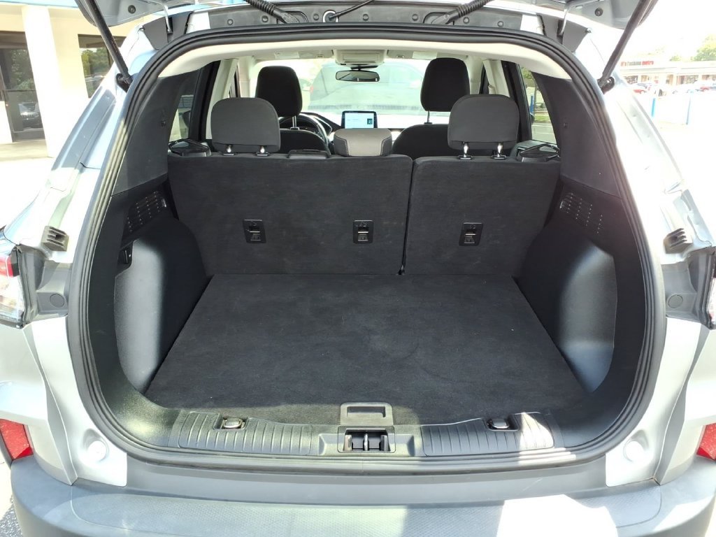 Used 2022 Silver Metallic Ford SE image 26