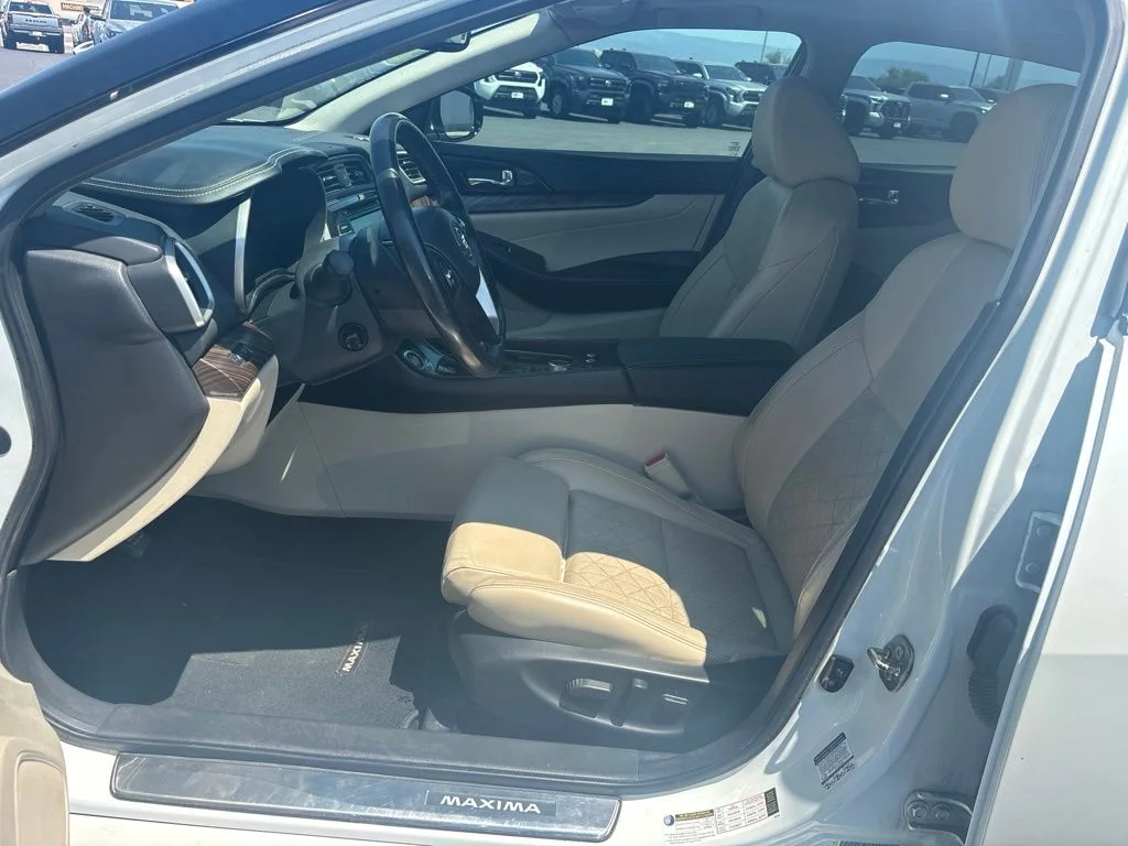 Used 2016 Pearl White Nissan Platinum image 8