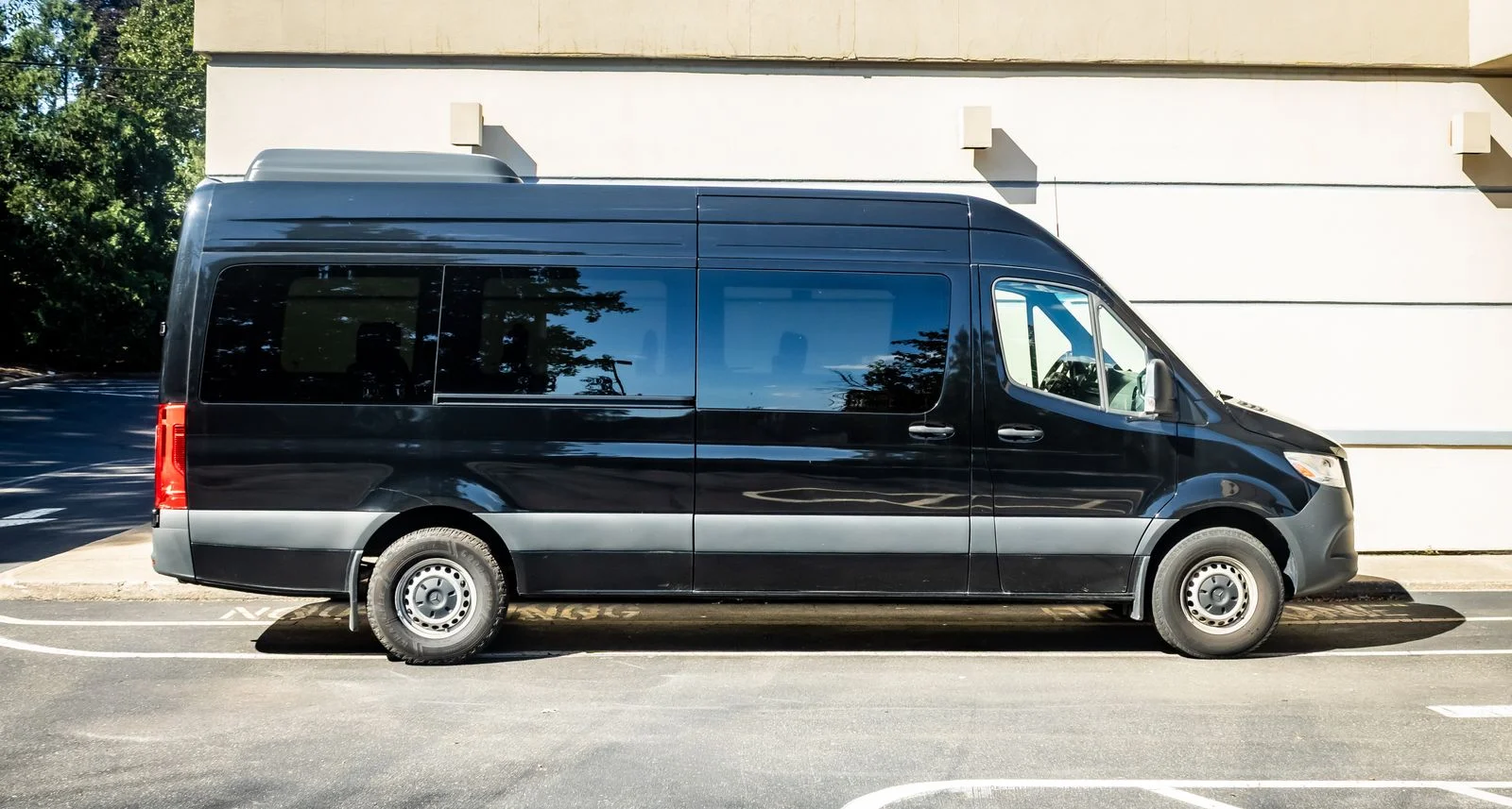 Used 2025  Mercedes-Benz Passenger 170 WB image 9