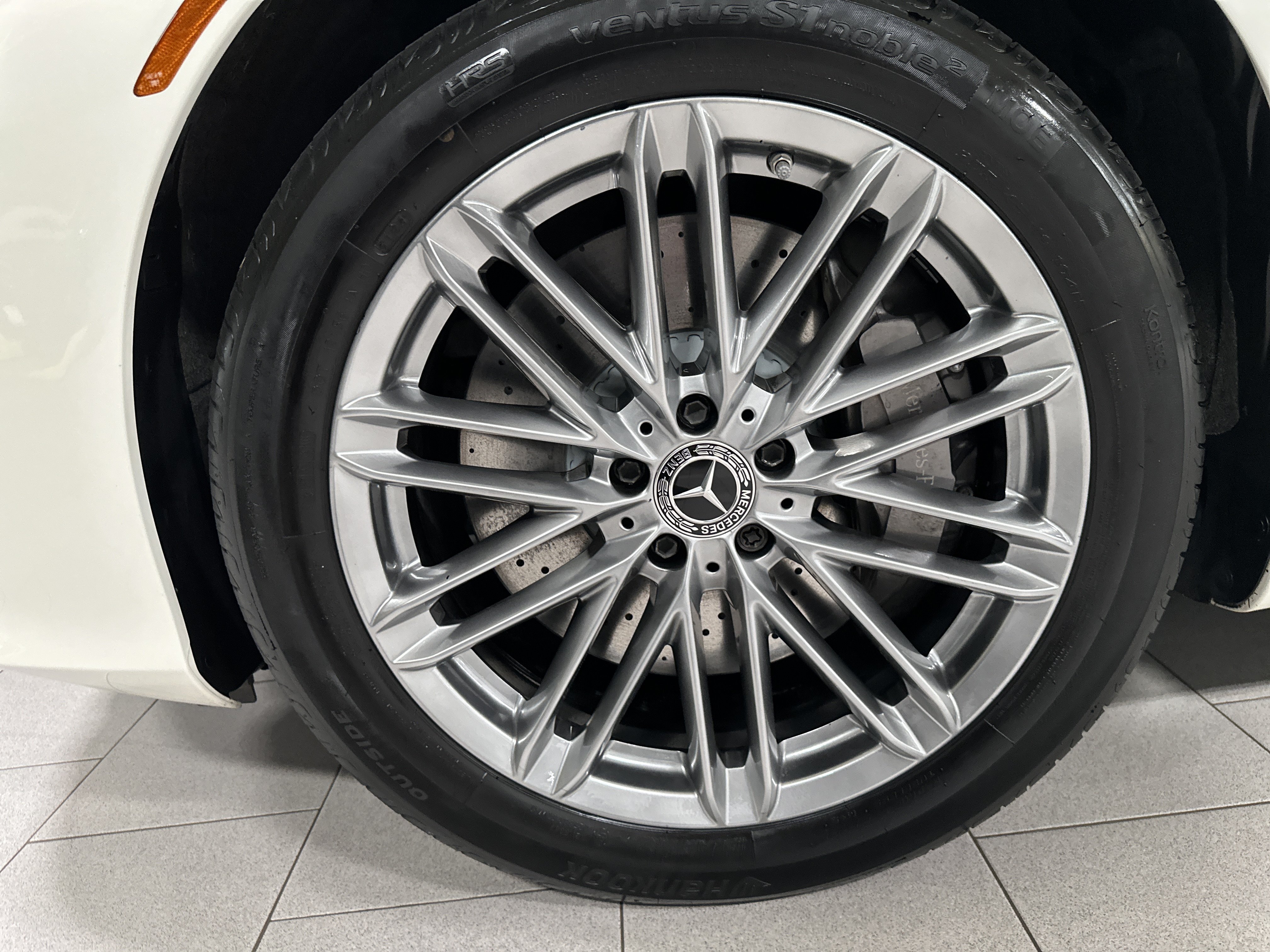 Certified Used 2023 MANUFAKTUR Diamond White Mercedes-Benz S 580 image 11