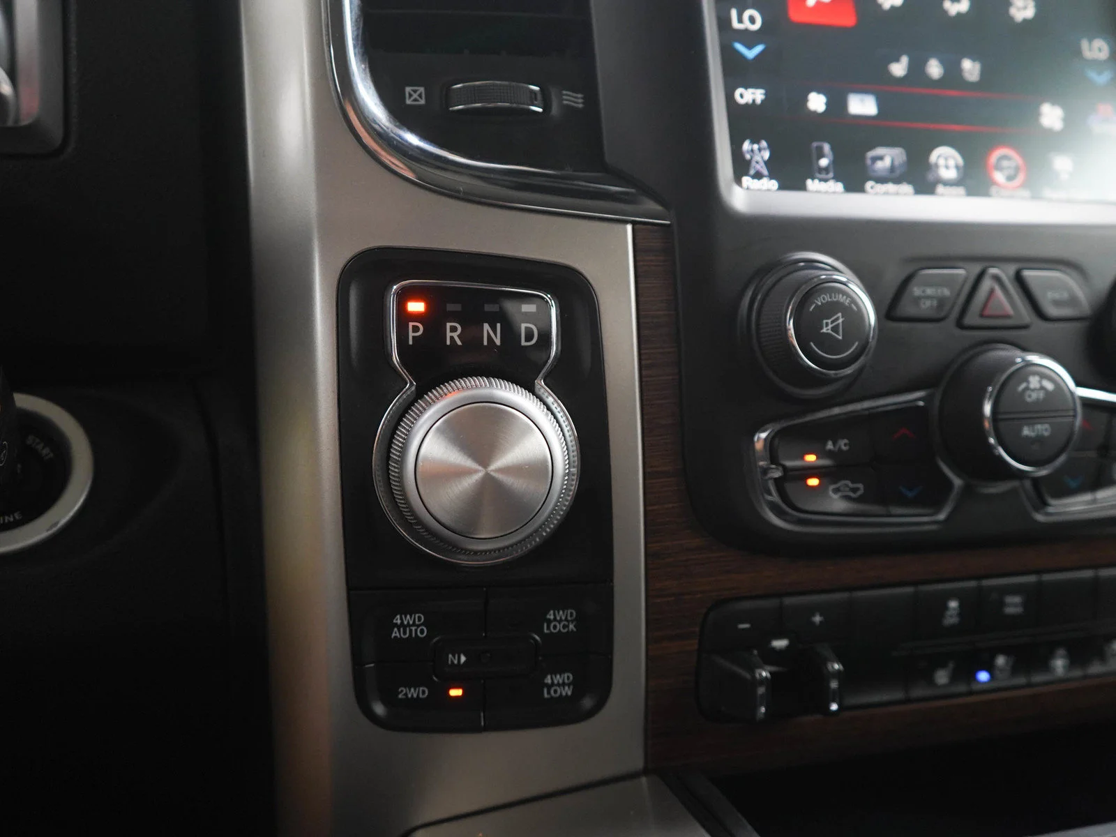 Used 2017 Brilliant Black Crystal Pearlcoat Ram Laramie image 21