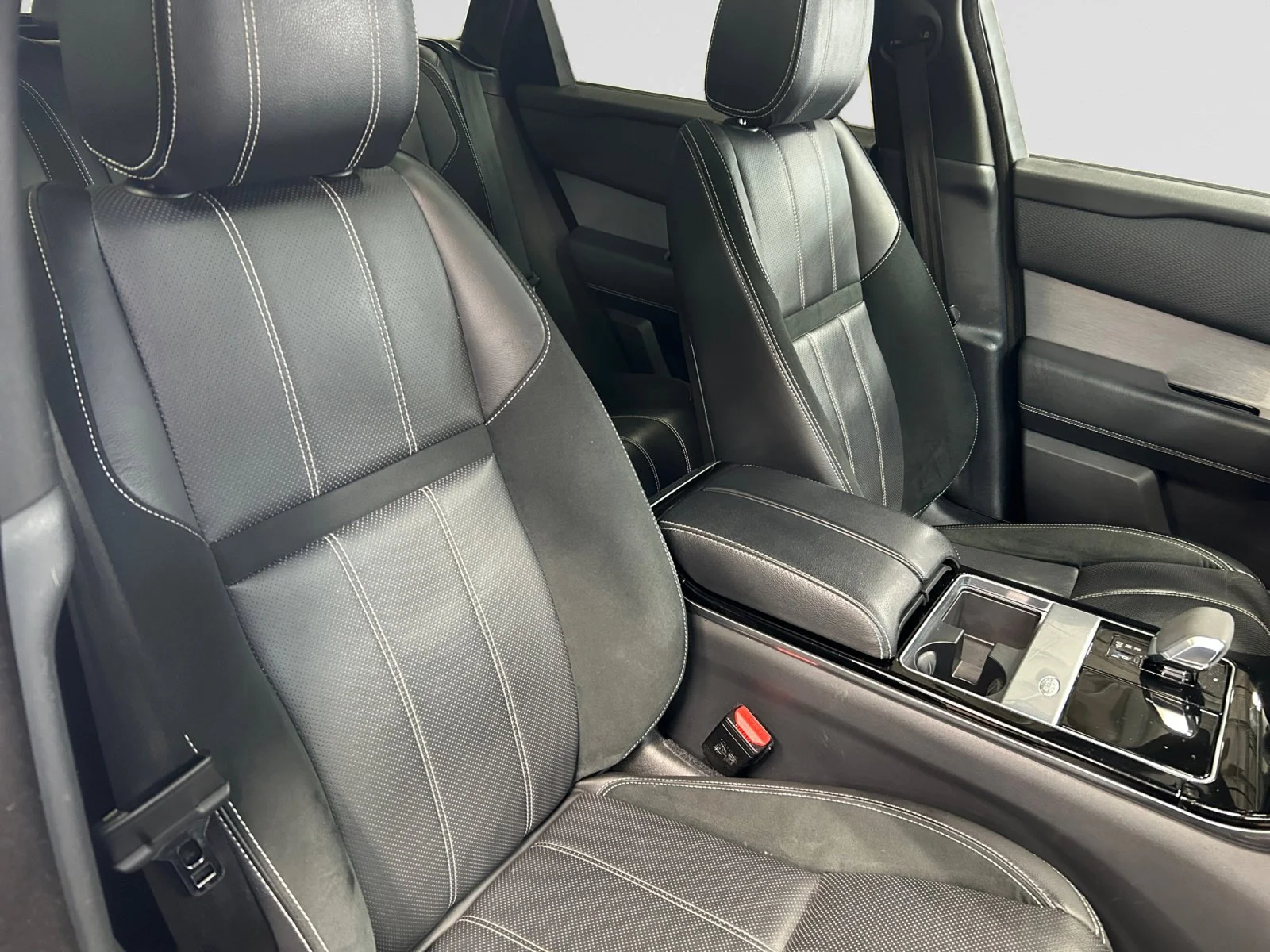 Used 2021 WHITE Land Rover R-DYNAMIC S image 12