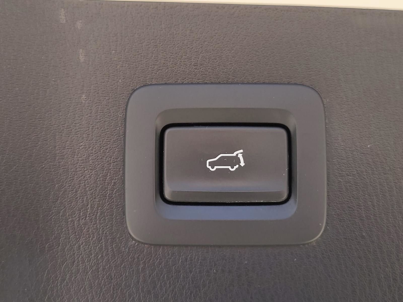 Certified Used 2025 Rhodium White Metallic Mazda 2.5 S Preferred Package image 13