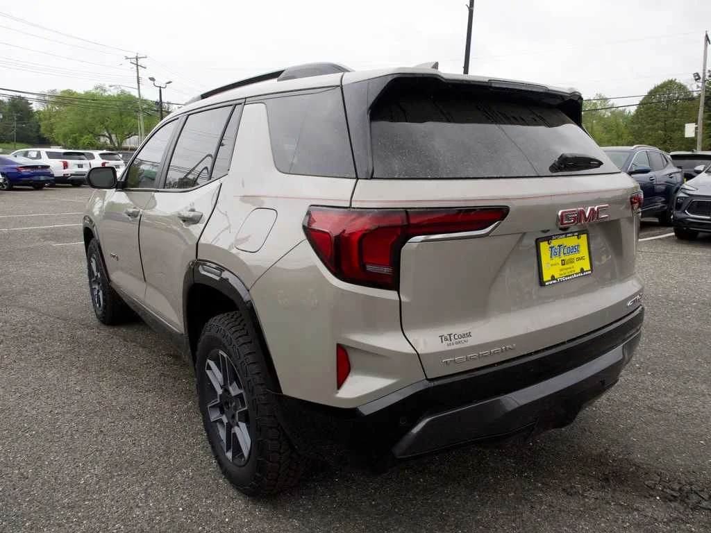 2026 GMC Terrain AT4 - Photo 8