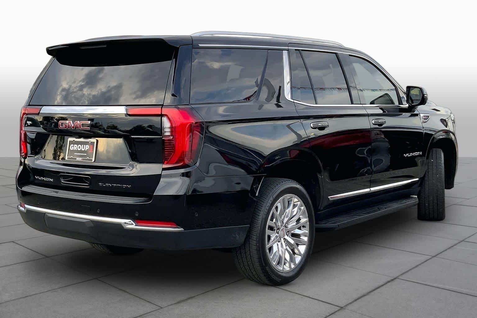 Used 2025 Onyx Black GMC Elevation image 12