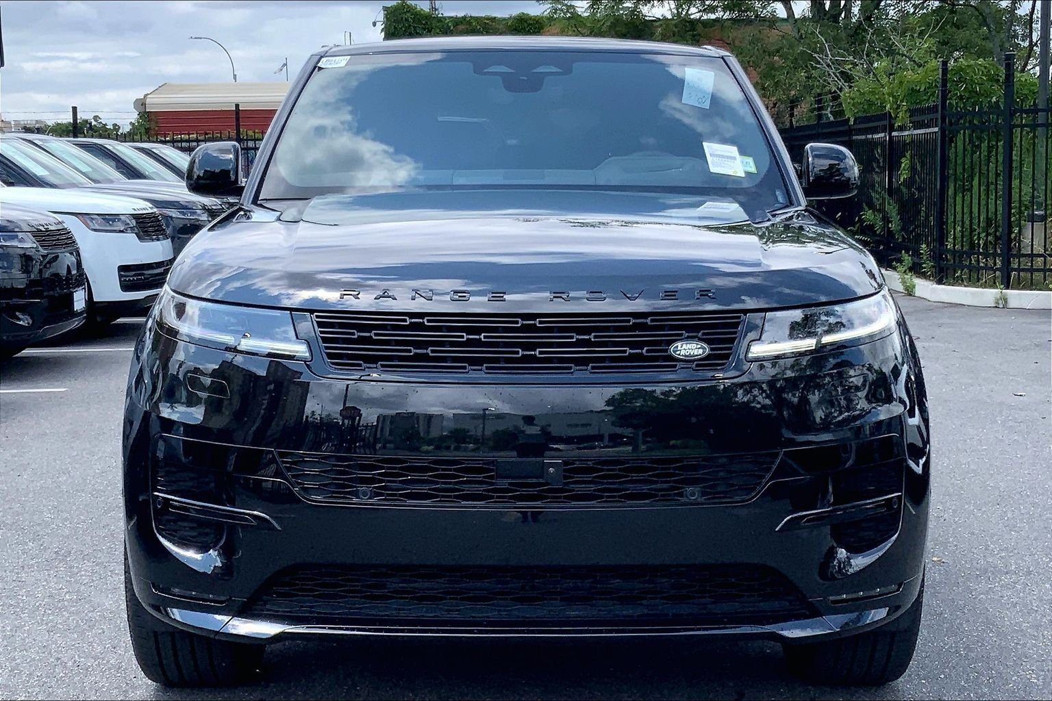 New 2026 Santorini Black Land Rover Dynamic SE image 3