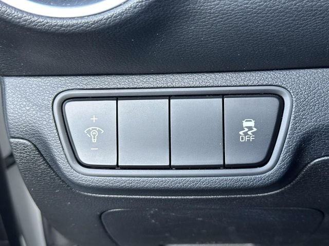 Used 2023 White Kia LXS image 26