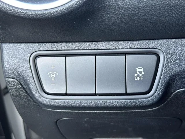 Used 2023 White Kia LXS image 26