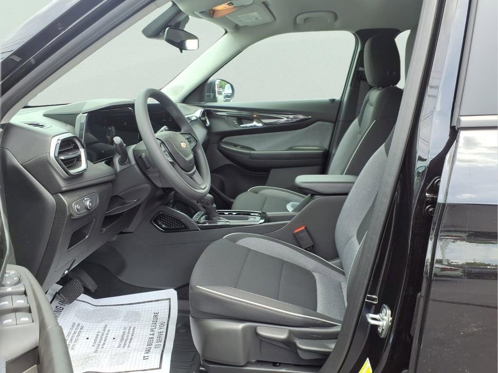 New 2026 Mosaic Black Metallic Chevrolet LT image 13