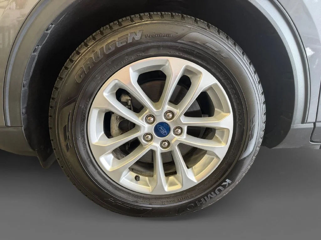 Used 2022 Gray Ford SE image 16