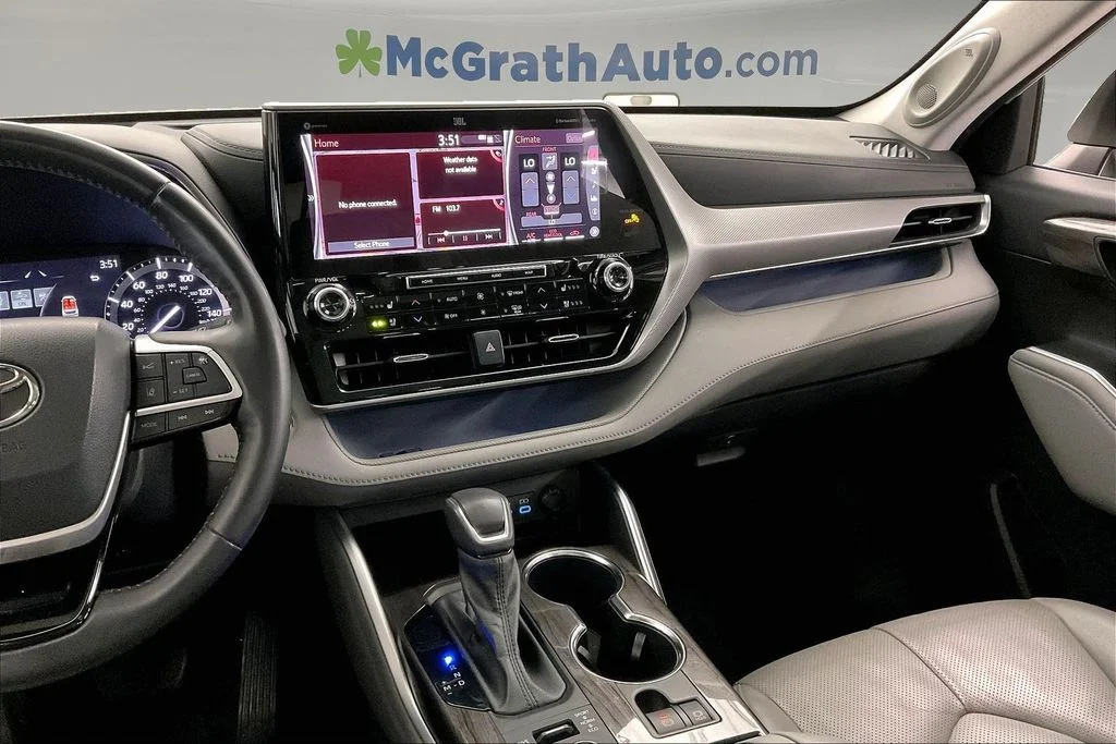 Used 2022 Beige Toyota Platinum image 9