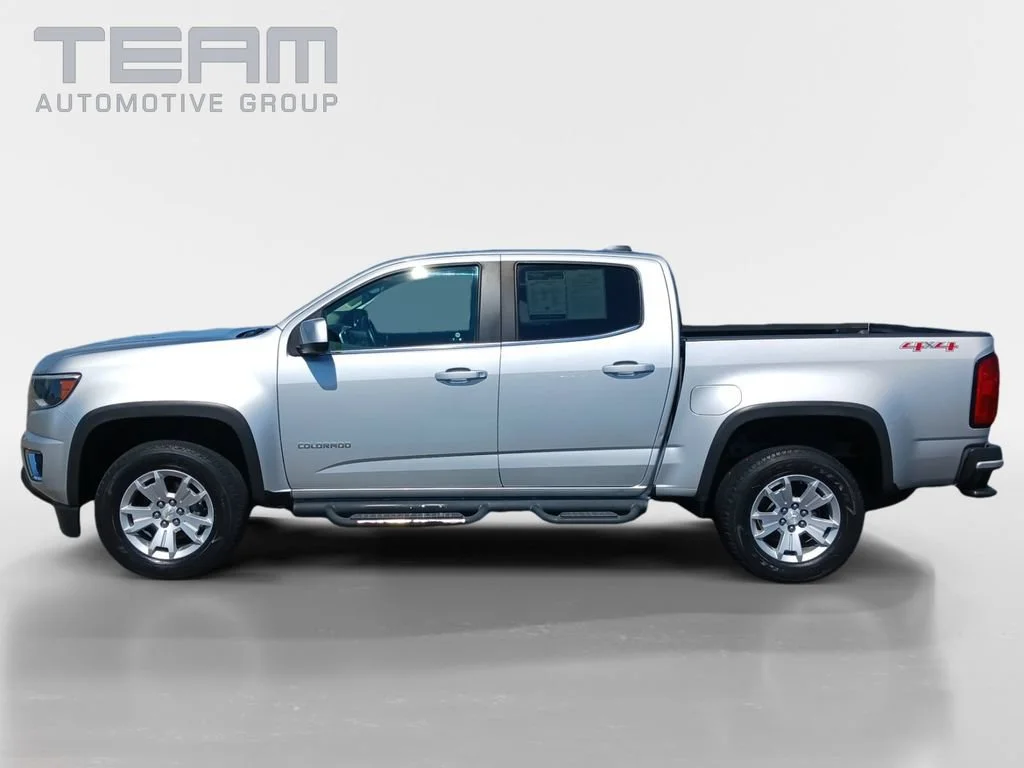 Used 2018 SILVER ICE METALLIC Chevrolet 4WD LT image 4