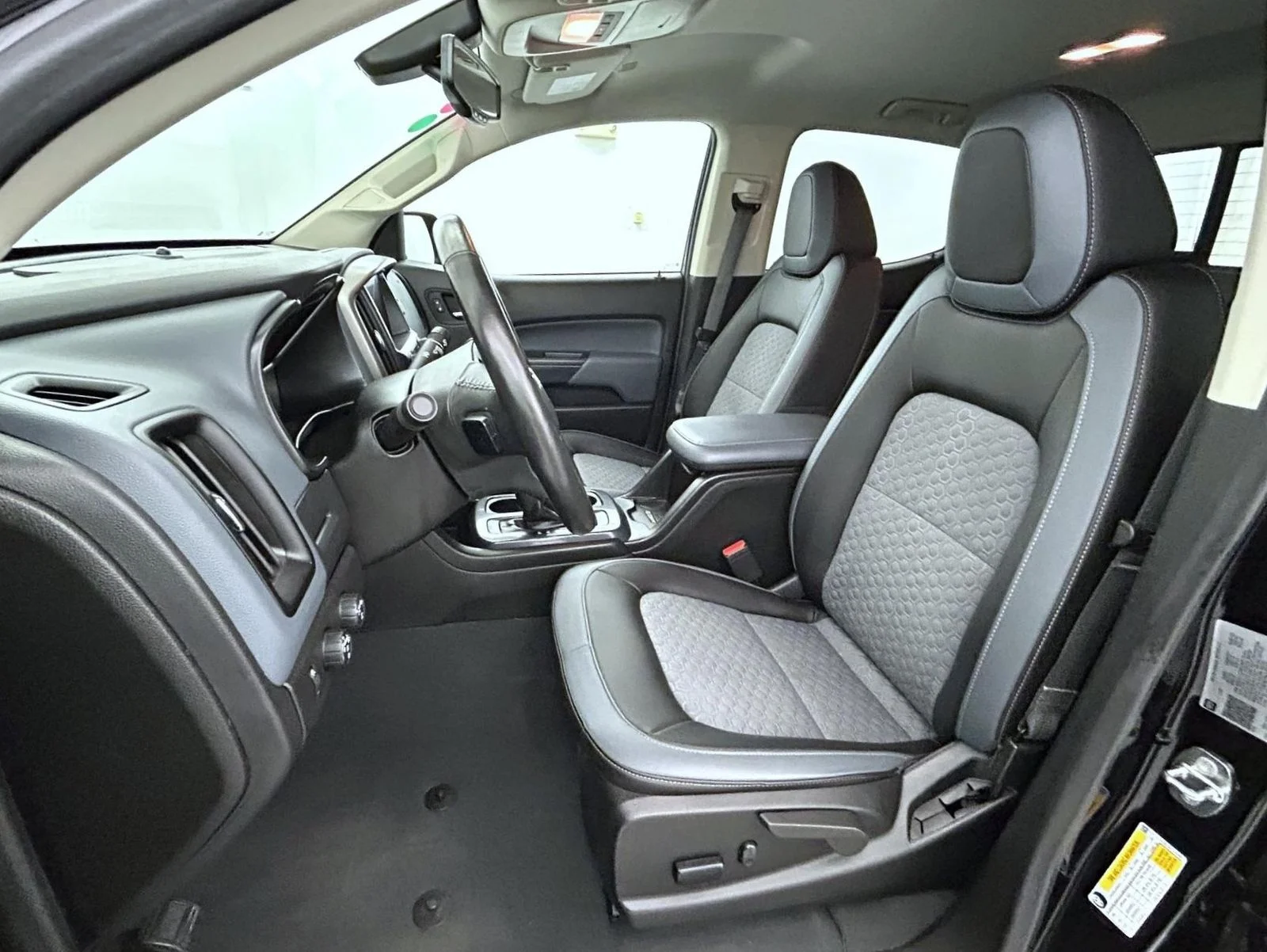 Used 2022 Black Chevrolet Z71 image 10