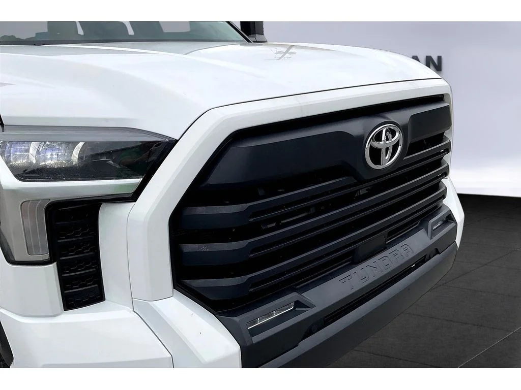 Used 2023 Ice Cap Toyota SR5 image 20