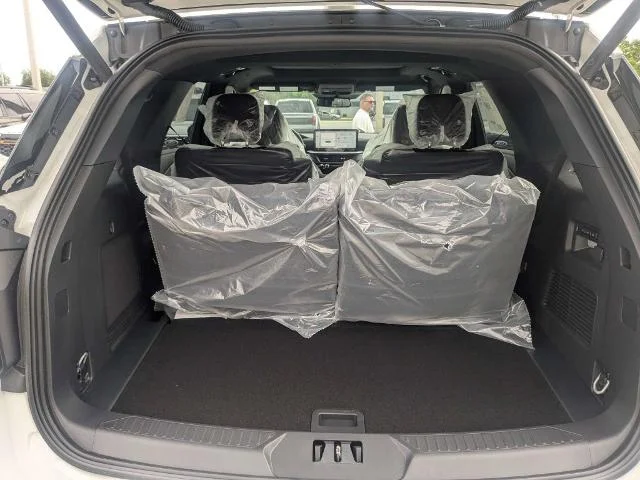 New 2026 Star White Metallic Tri-Coat Ford Platinum™ image 47