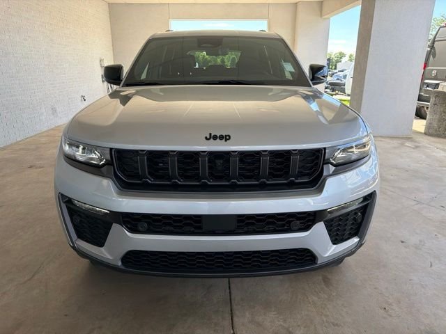 New 2026 Silver Zynith Exterior Paint Jeep 85th Anniversary Edition image 11
