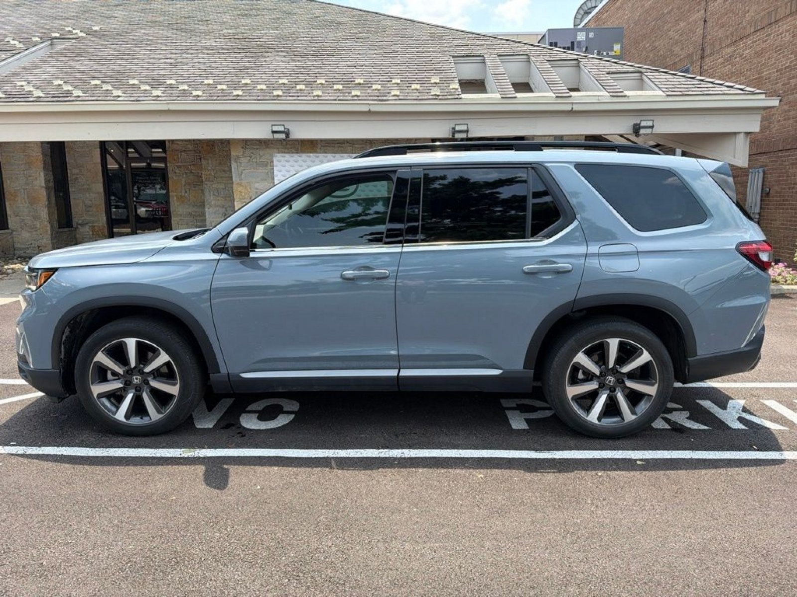 Certified Used 2024 Sonic Gray Pearl Honda Touring image 16