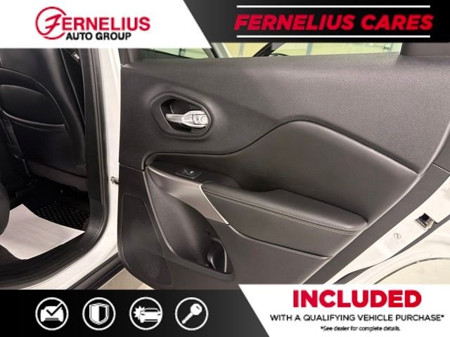 Used 2022 White Jeep Latitude Lux image 19
