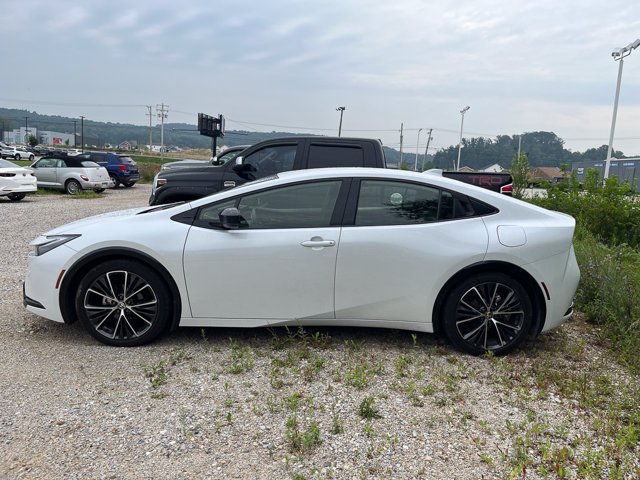 Used 2024 Wind Chill Pearl Toyota XLE image 3