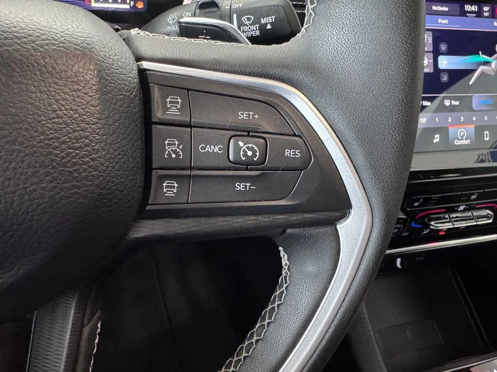 Used 2023 Diamond Black Cry Jeep Altitude image 15