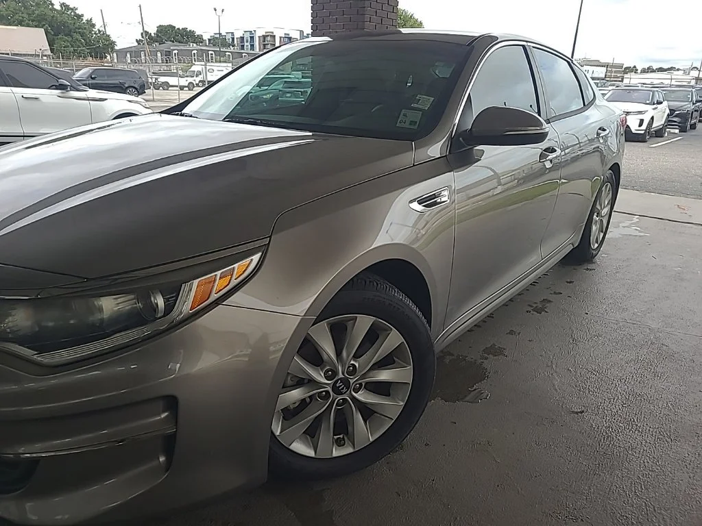 Used 2017 Silver Kia LX image 1